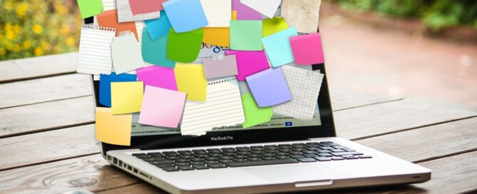 Post it notes on computer